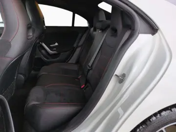 MERCEDES-BENZ CLA 250e Coupé AMG AHK Kamera LED Nav 18