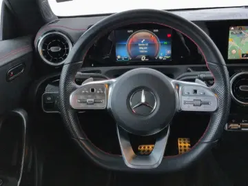 MERCEDES-BENZ CLA 250e Coupé AMG AHK Kamera LED Nav 18