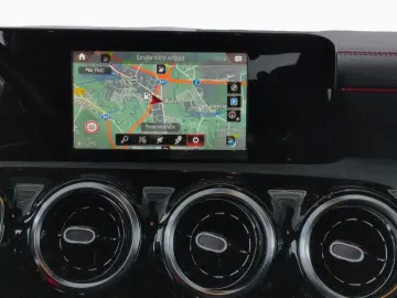 MERCEDES-BENZ CLA 250e Coupé AMG AHK Kamera LED Nav 18