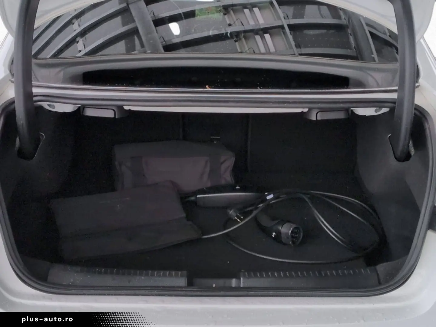 MERCEDES-BENZ CLA 250e Coupé AMG AHK Kamera LED Nav 18