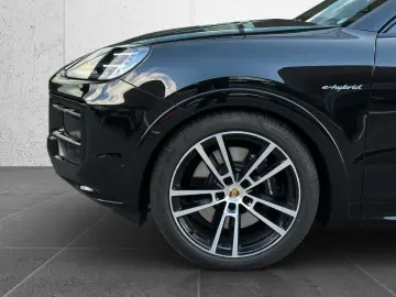 PORSCHE Cayenne S E-Hybrid Coupé Burmester GT-Sportlenk.