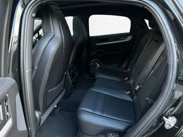 PORSCHE Cayenne S E-Hybrid Coupé Burmester GT-Sportlenk.