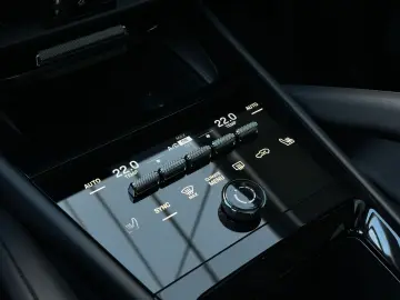 PORSCHE Cayenne S E-Hybrid Coupé Burmester GT-Sportlenk.