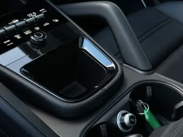 PORSCHE Cayenne S E-Hybrid Coupé Burmester GT-Sportlenk.