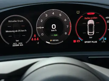 PORSCHE Cayenne S E-Hybrid Coupé Burmester GT-Sportlenk.