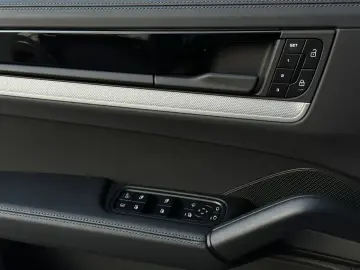 PORSCHE Cayenne S E-Hybrid Coupé Burmester GT-Sportlenk.