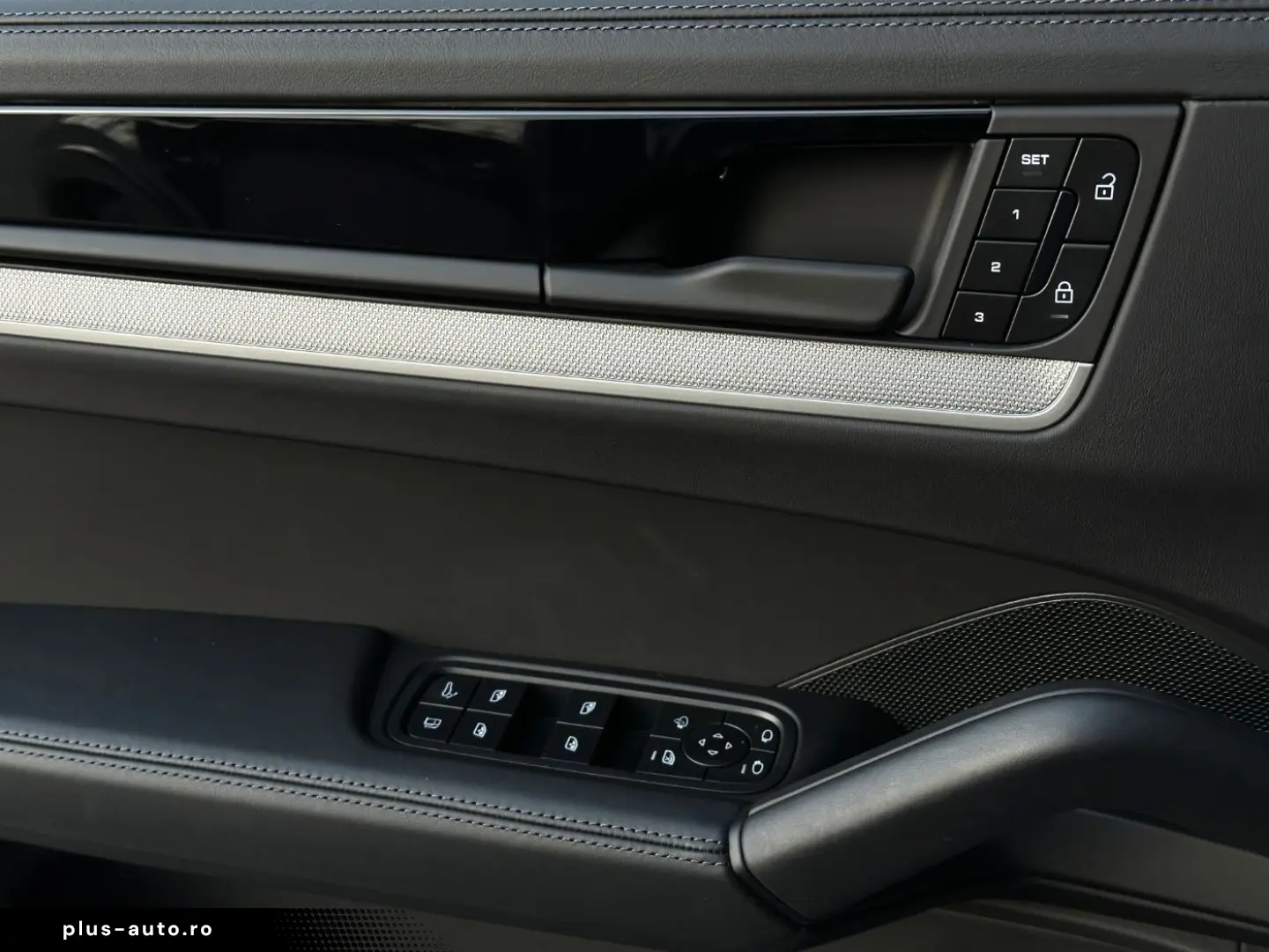 PORSCHE Cayenne S E-Hybrid Coupé Burmester GT-Sportlenk.