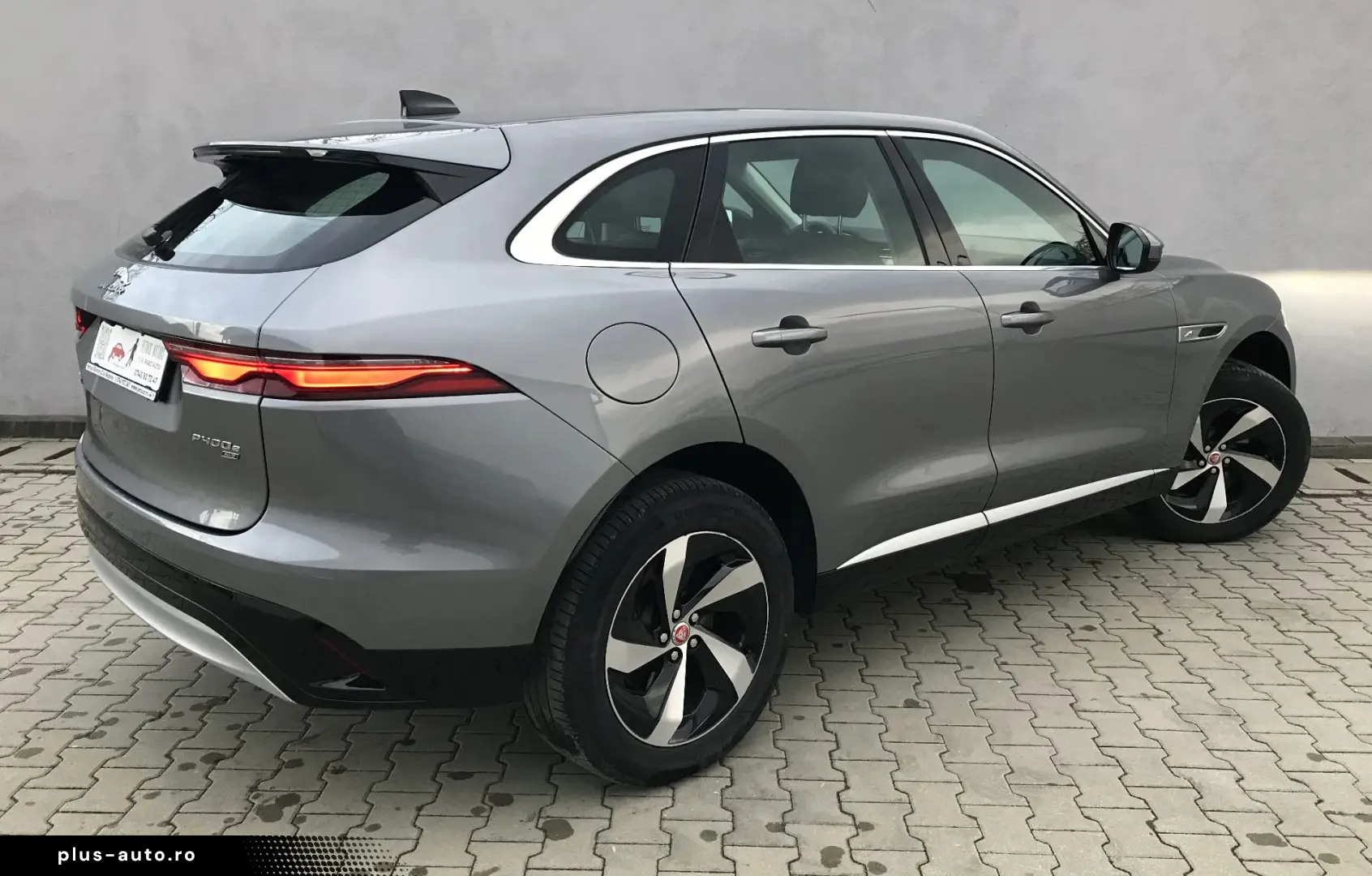 Jaguar F-Pace P400e AWD HSE