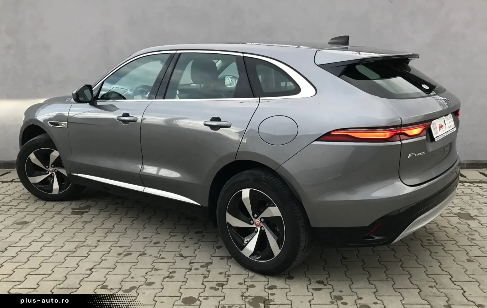 Jaguar F-Pace P400e AWD HSE