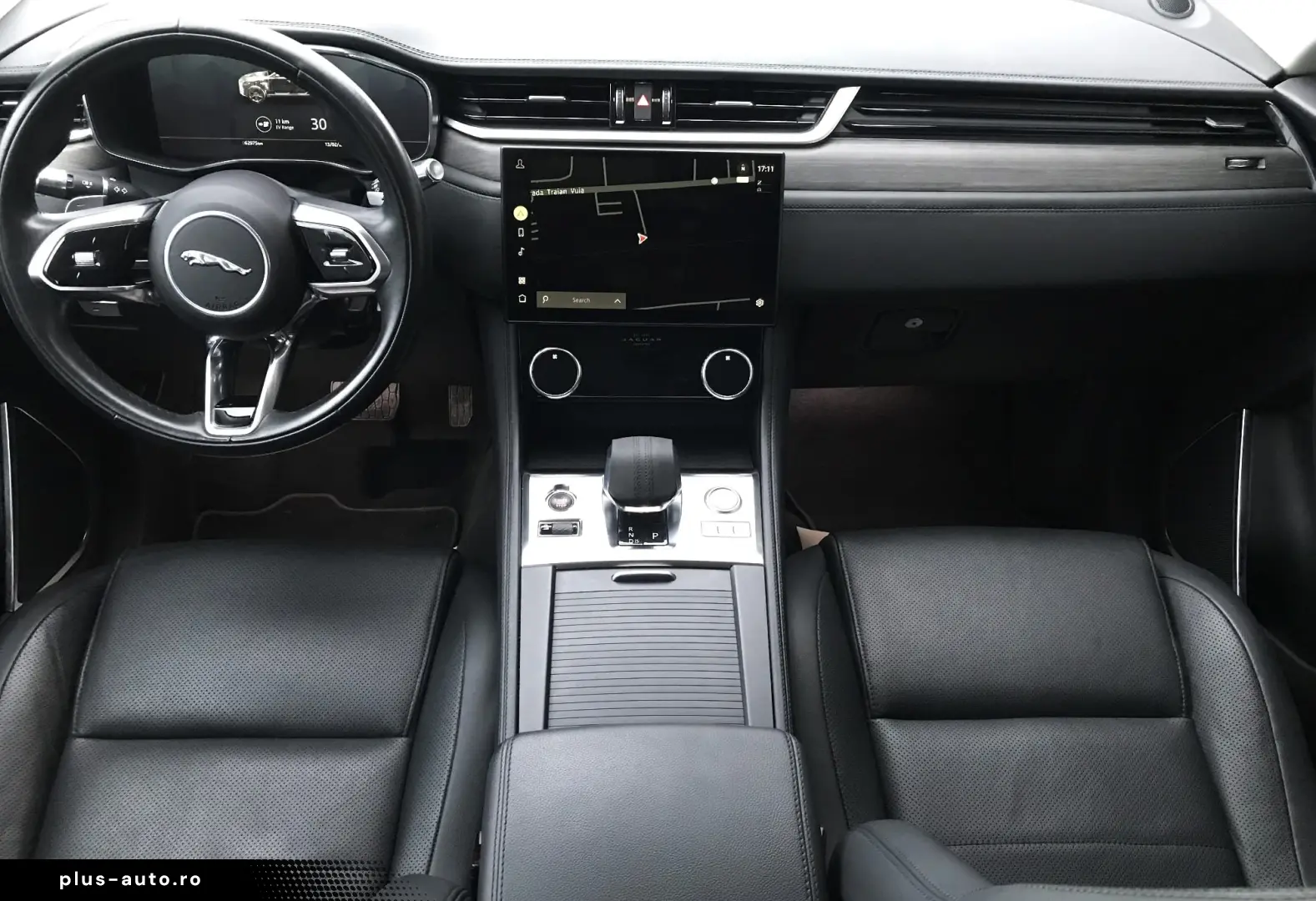 Jaguar F-Pace P400e AWD HSE