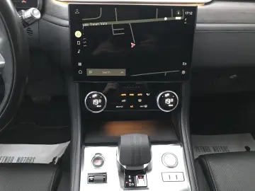 Jaguar F-Pace P400e AWD HSE