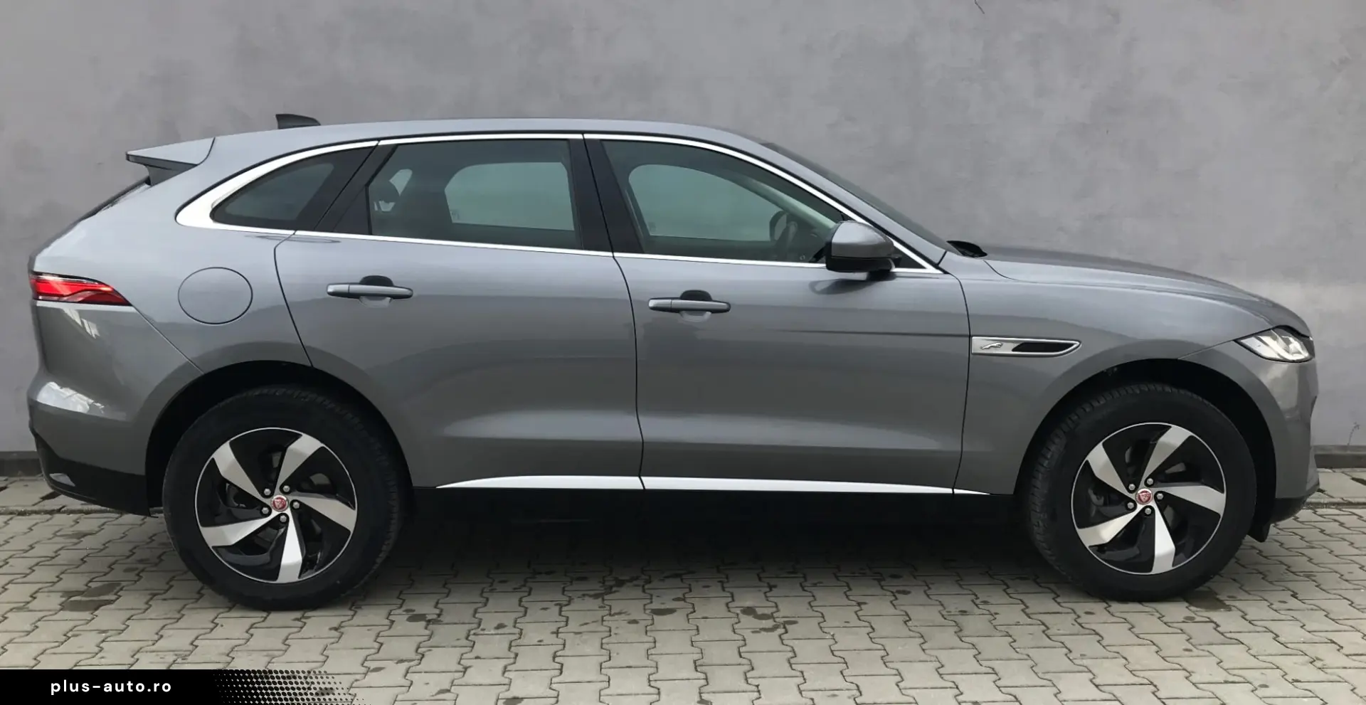 Jaguar F-Pace P400e AWD HSE