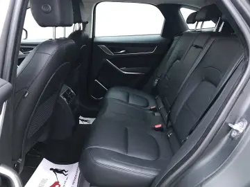 Jaguar F-Pace P400e AWD HSE