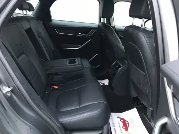 Jaguar F-Pace P400e AWD HSE