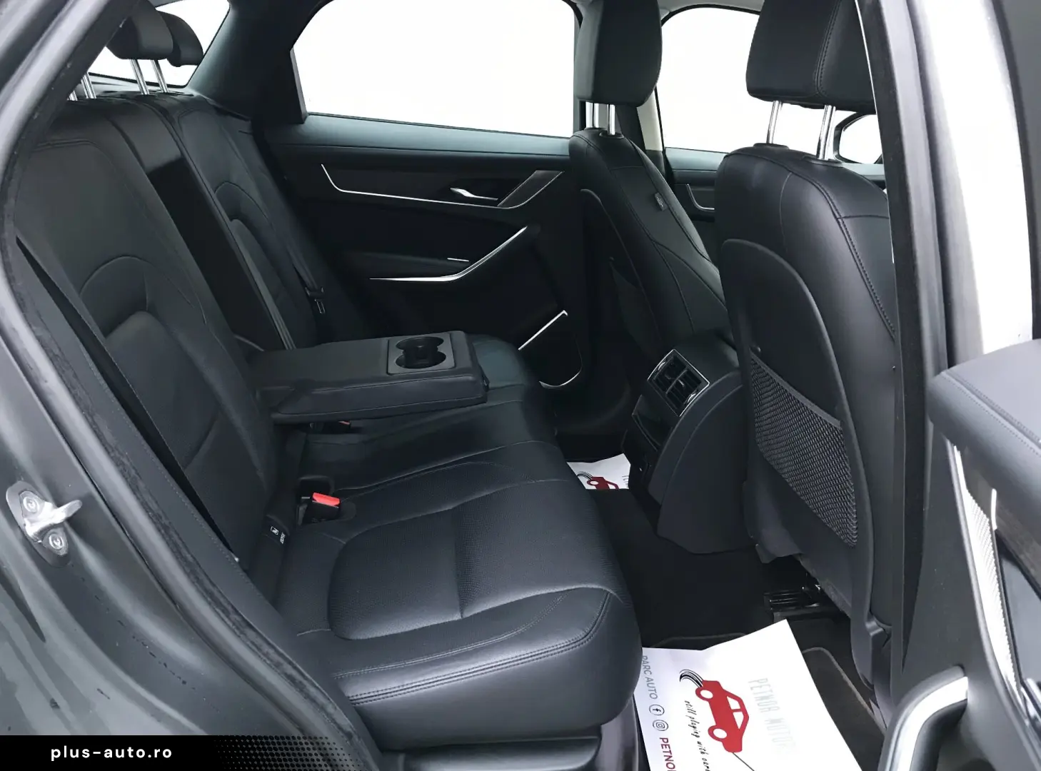 Jaguar F-Pace P400e AWD HSE