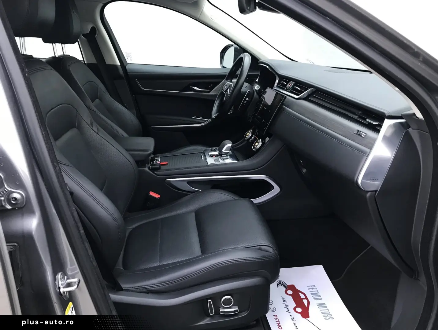 Jaguar F-Pace P400e AWD HSE