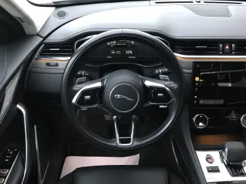 Jaguar F-Pace P400e AWD HSE