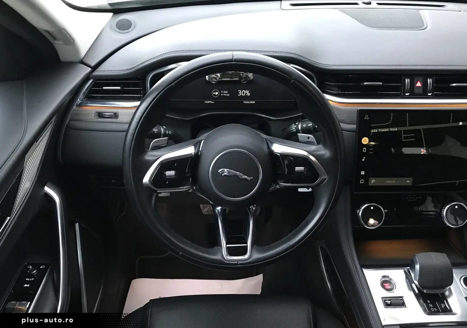 Jaguar F-Pace P400e AWD HSE