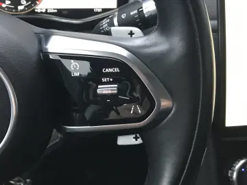 Jaguar F-Pace P400e AWD HSE