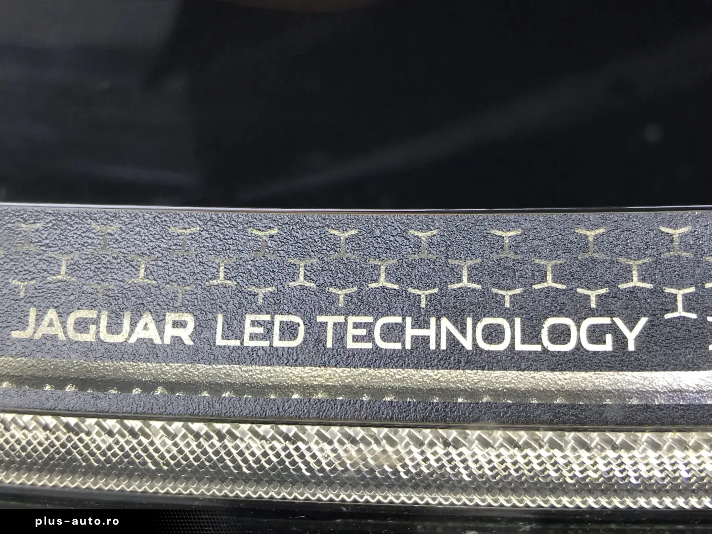 Jaguar F-Pace P400e AWD HSE