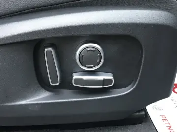 Jaguar F-Pace P400e AWD HSE