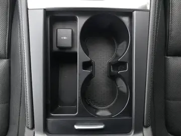 Jaguar F-Pace P400e AWD HSE