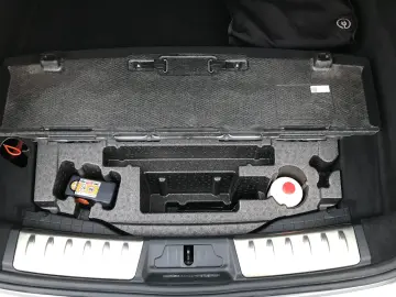 Jaguar F-Pace P400e AWD HSE