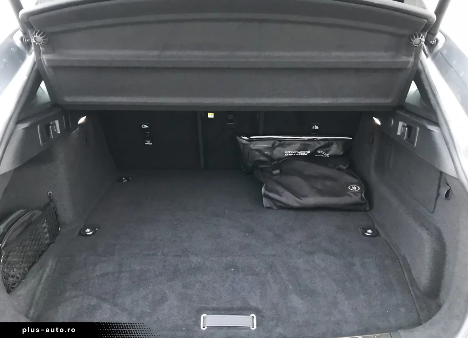 Jaguar F-Pace P400e AWD HSE