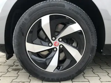 Jaguar F-Pace P400e AWD HSE