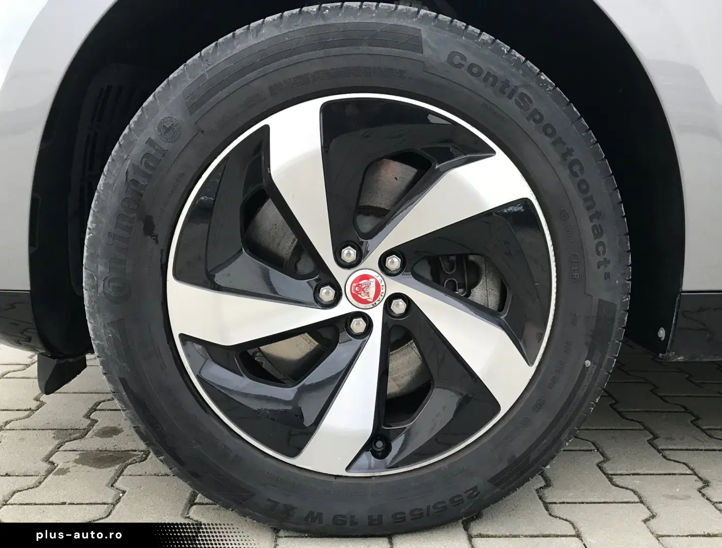 Jaguar F-Pace P400e AWD HSE