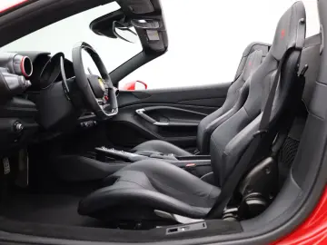 FERRARI F8 Spider ROSSO CORSA