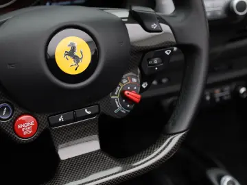 FERRARI F8 Spider ROSSO CORSA