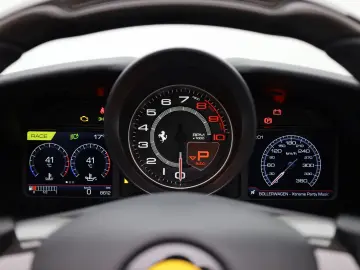 FERRARI F8 Spider ROSSO CORSA