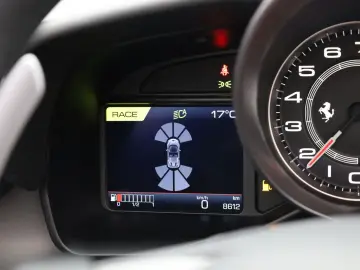 FERRARI F8 Spider ROSSO CORSA