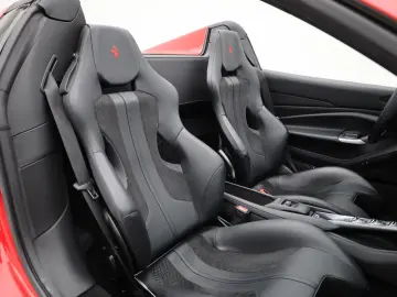 FERRARI F8 Spider ROSSO CORSA