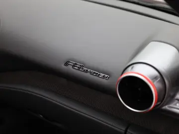 FERRARI F8 Spider ROSSO CORSA