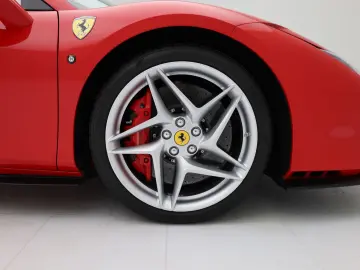 FERRARI F8 Spider ROSSO CORSA