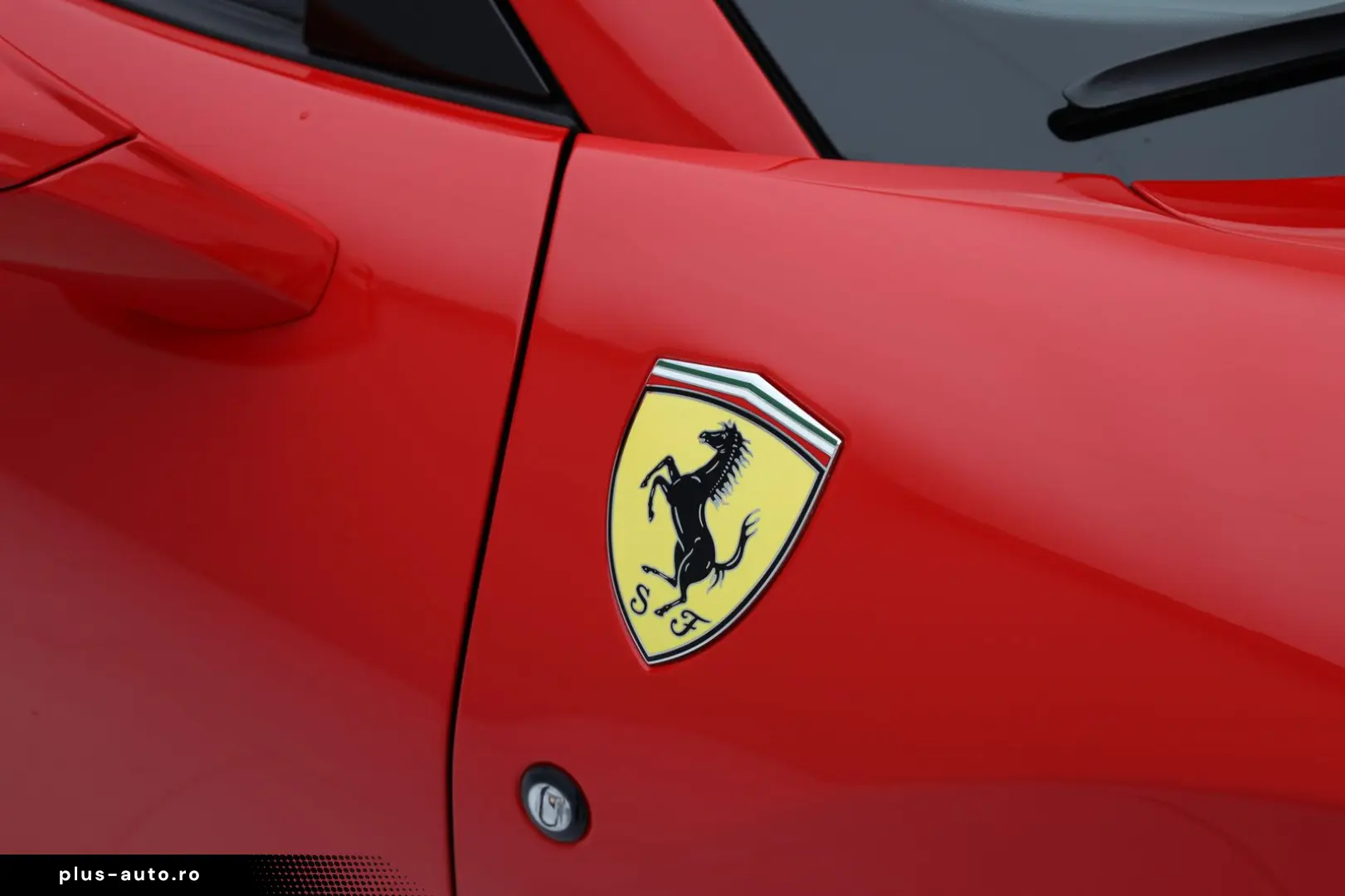 FERRARI F8 Spider ROSSO CORSA