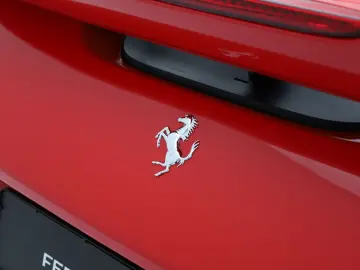 FERRARI F8 Spider ROSSO CORSA