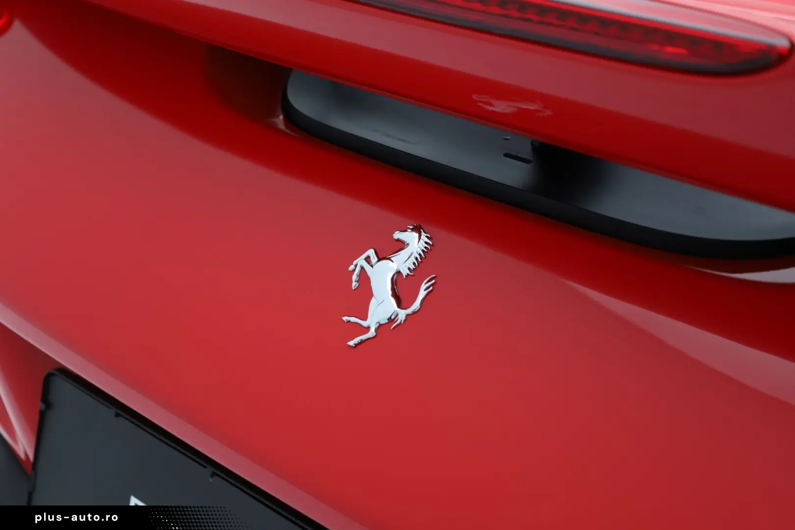 FERRARI F8 Spider ROSSO CORSA