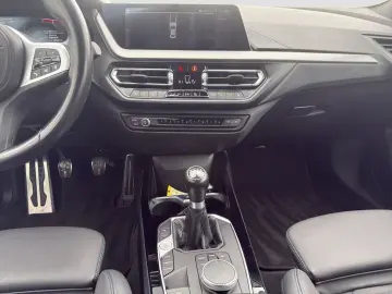 BMW 218i Gran Coupe  M Sport  LED  SHZ  Navi  PDC  u