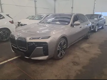 BMW 740d xDrive M SPORT AHK SkyL StHz HUD 360