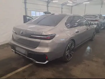 BMW 740d xDrive M SPORT AHK SkyL StHz HUD 360