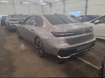 BMW 740d xDrive M SPORT AHK SkyL StHz HUD 360