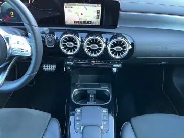 MERCEDES-BENZ A 250 e limousine AMG Night-P KAM CarPlay