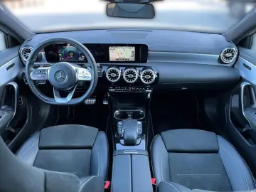 MERCEDES-BENZ A 250 e limousine AMG Night-P KAM CarPlay
