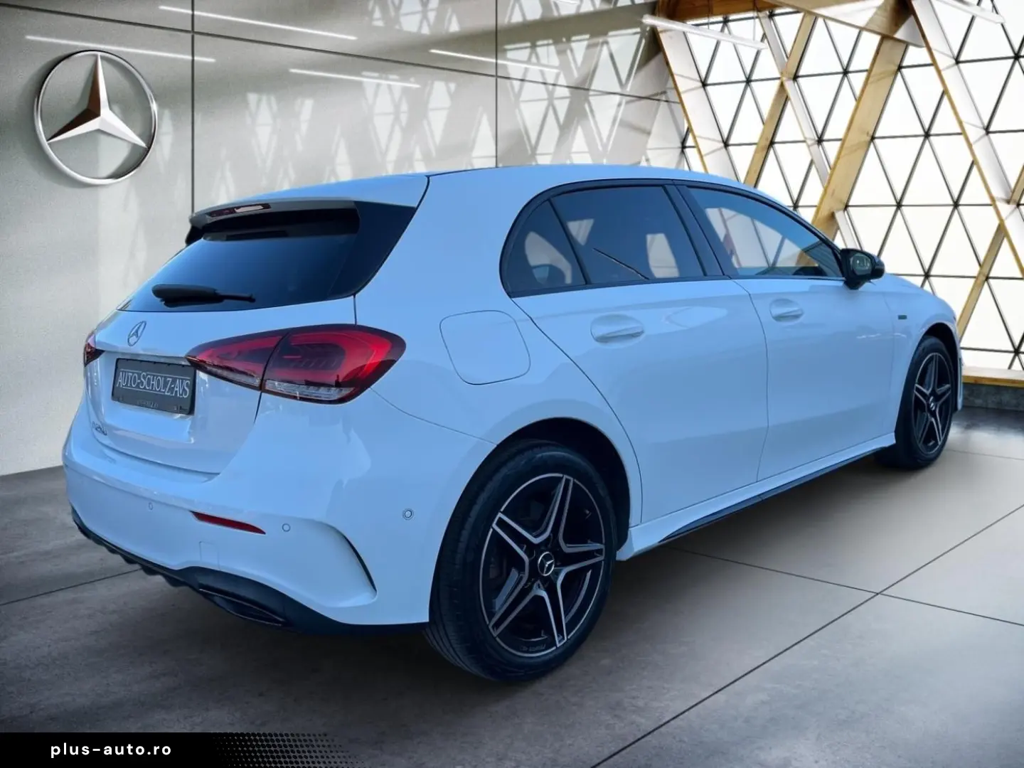 MERCEDES-BENZ A 250 e limousine AMG Night-P KAM CarPlay