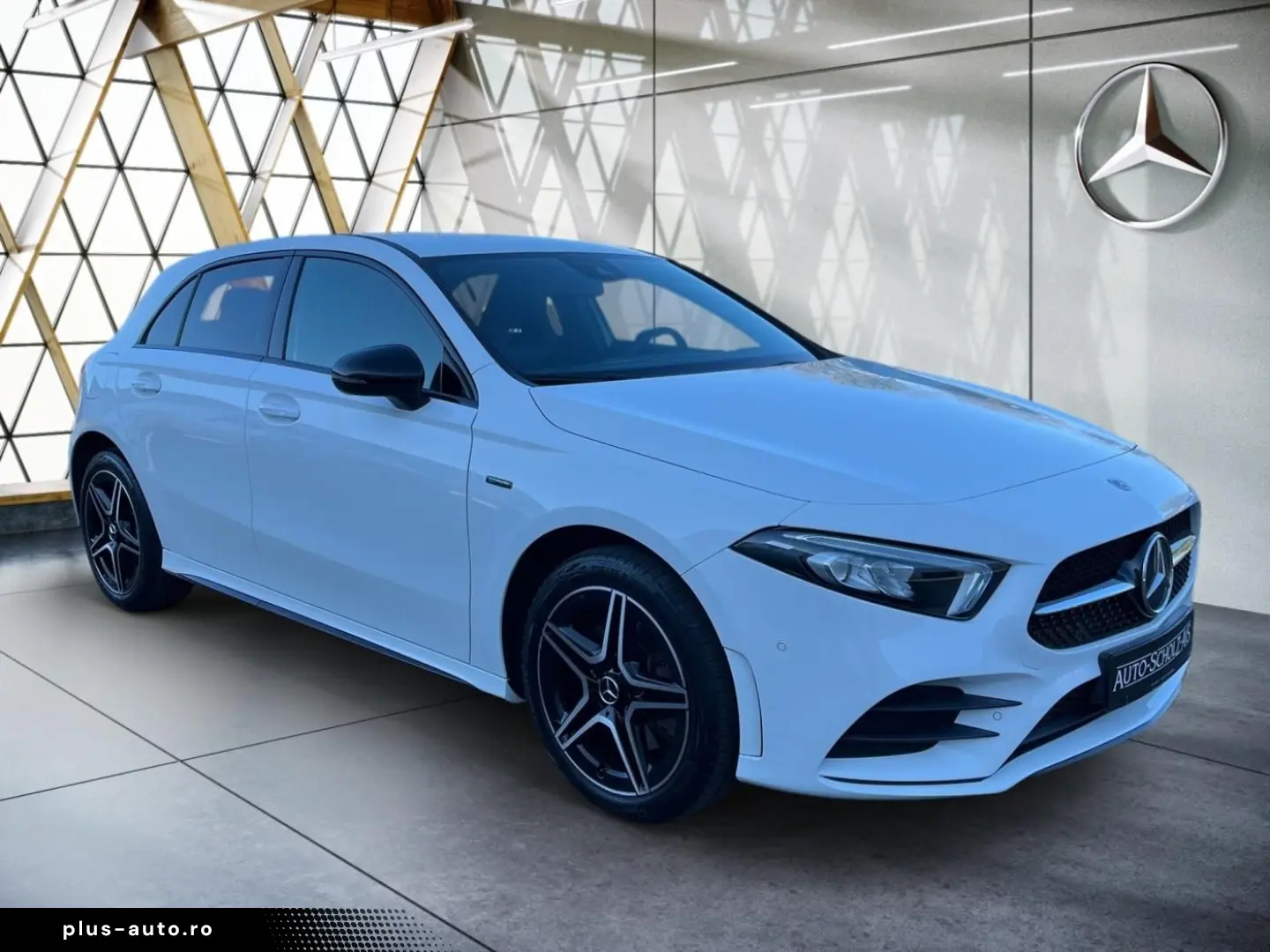 MERCEDES-BENZ A 250 e limousine AMG Night-P KAM CarPlay