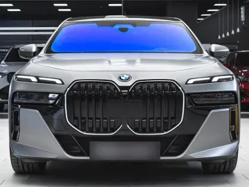 BMW 750e xDrive M Sport Plug-in Hybrid Sportautomati