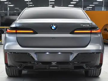 BMW 750e xDrive M Sport Plug-in Hybrid Sportautomati
